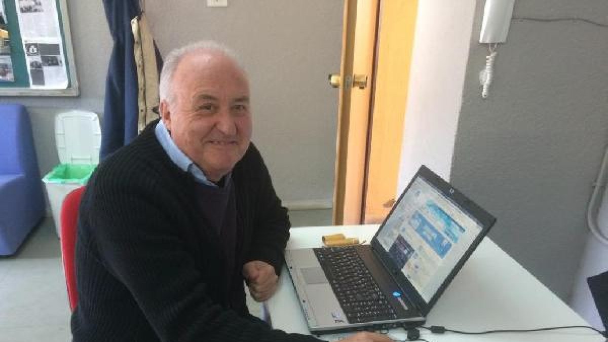 diego Piñero, Premio Usuario Guadalinfo, en el centro de Cantoria / Andrés carrillo