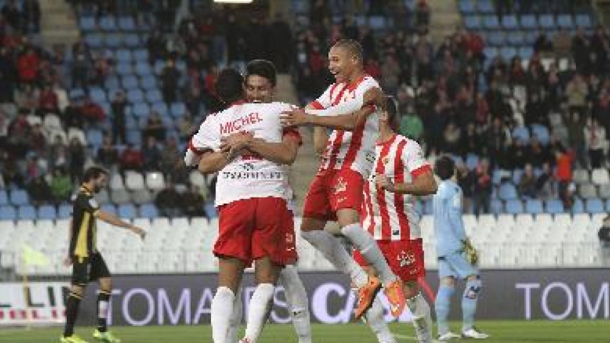 El Almería acabó con la mala dinámica en casa.