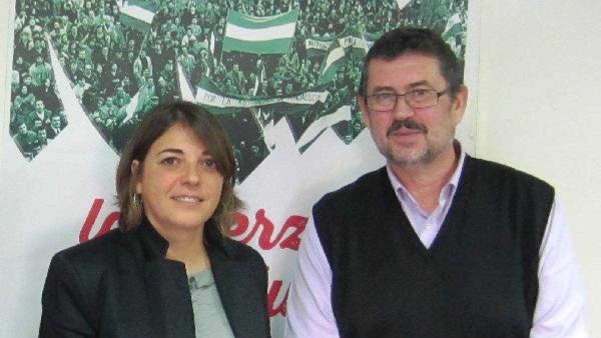 El candidato de IU, Rafael Esteban y la consejera de Fomento, Elena Cortés