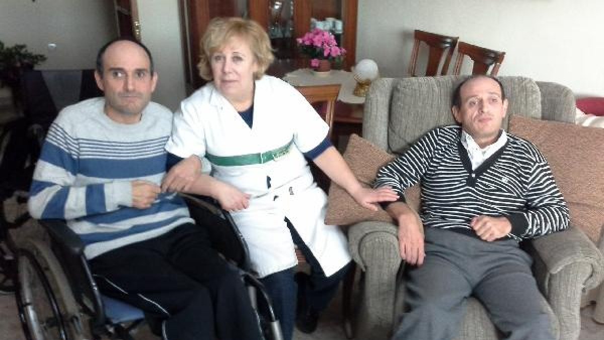 Juan y Luis Sánchez Sánchez con Julia Martín, de Verdiblanca.