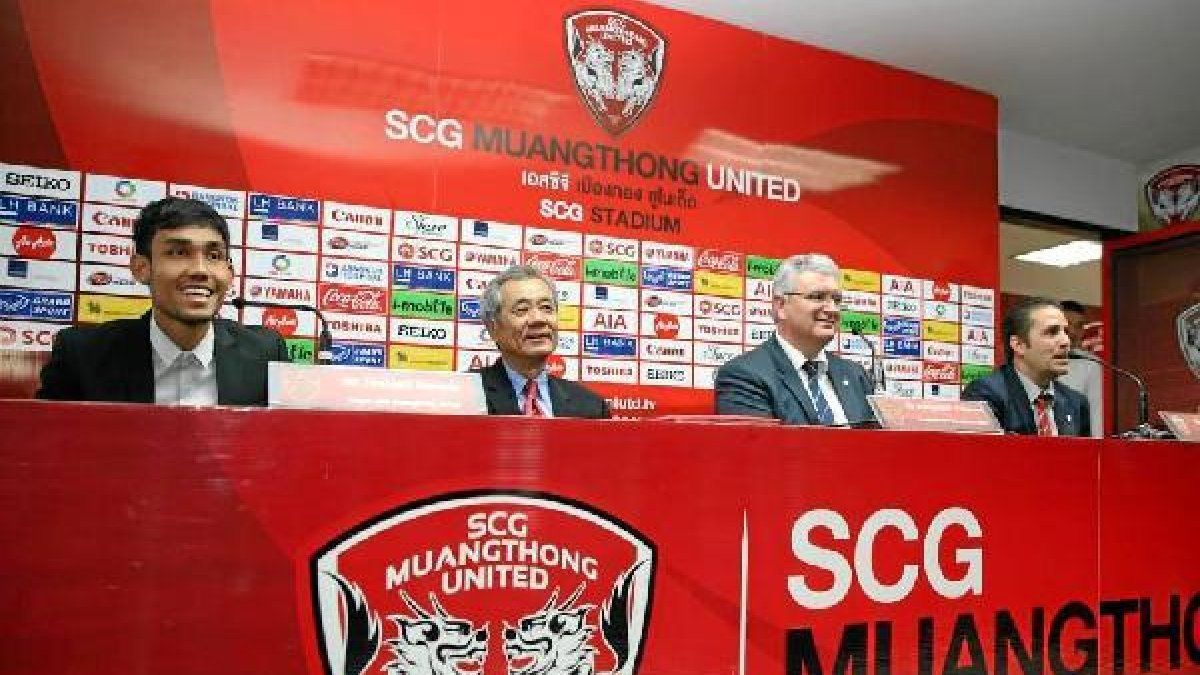 Teerasil Dangda tiene que volver a Tailandia tras triunfar en el Almería.