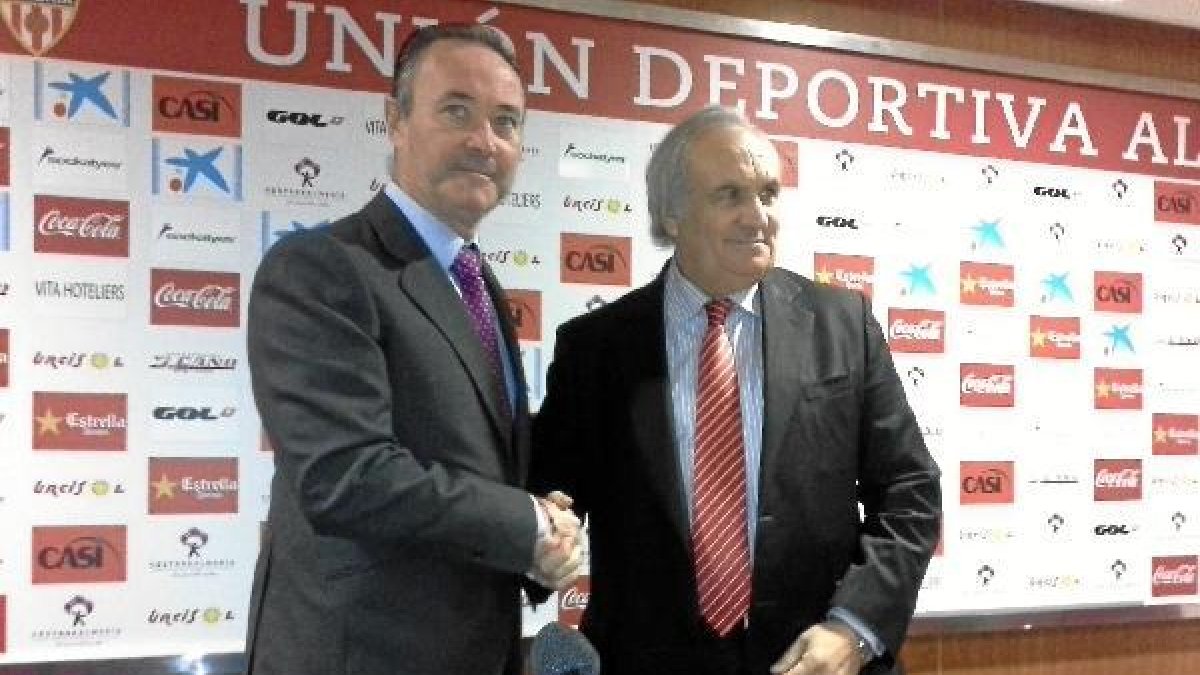Alfonso García presentó al nuevo entrenador.
