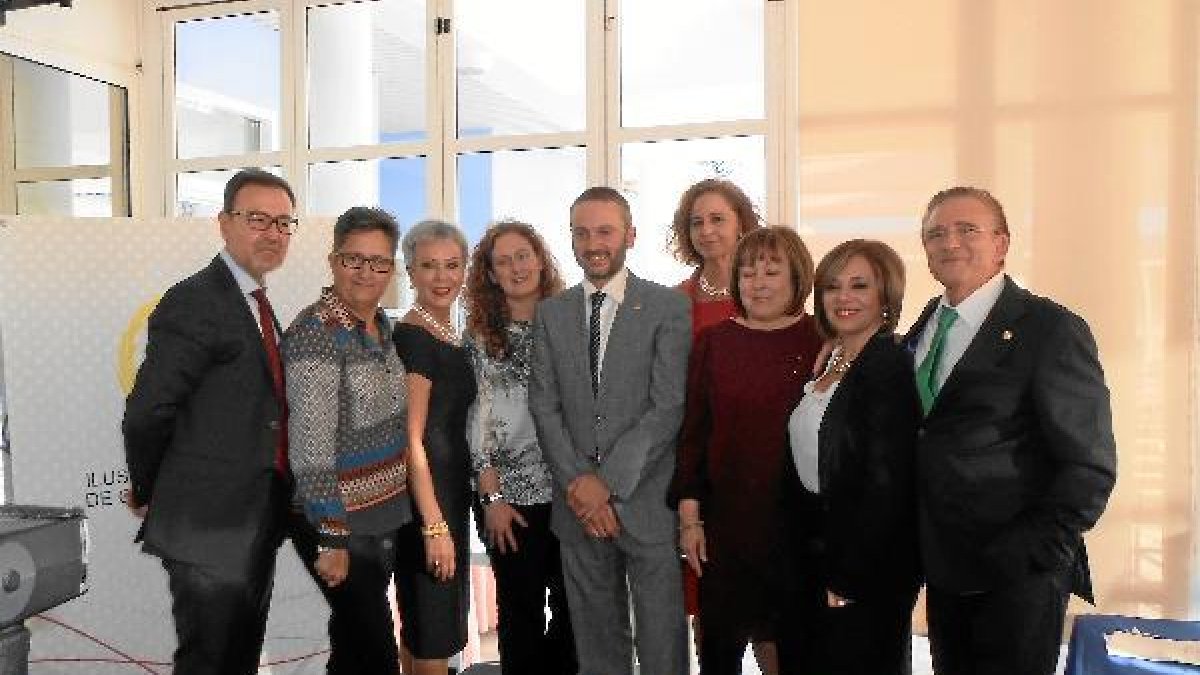 Foto de familia del presidente con los premiados