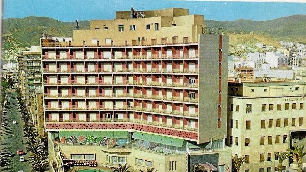 El Gran Hotel Almería, en una imagen retrospectiva, en un privilegado enclave de la ciudad