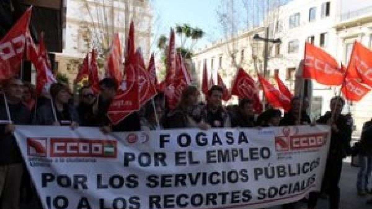 Protestas de los sindicatos por el colapso en el FOGASA.