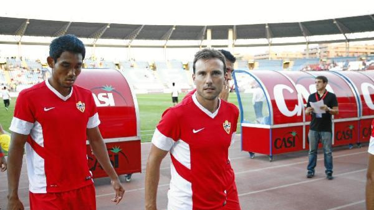 Teerasil y Mané han entrado en la convocatoria.