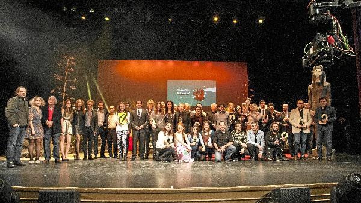 Foto de familia de los premiados.