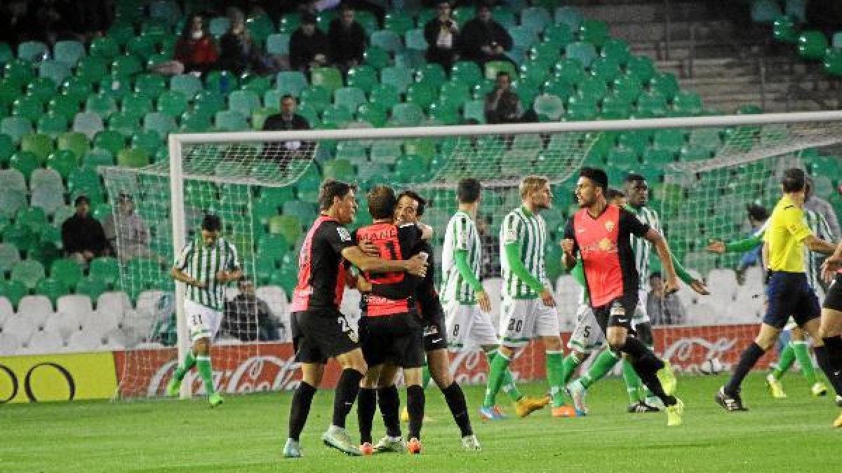 Los jugadores rojiblancos celebrando uno de los goles.
