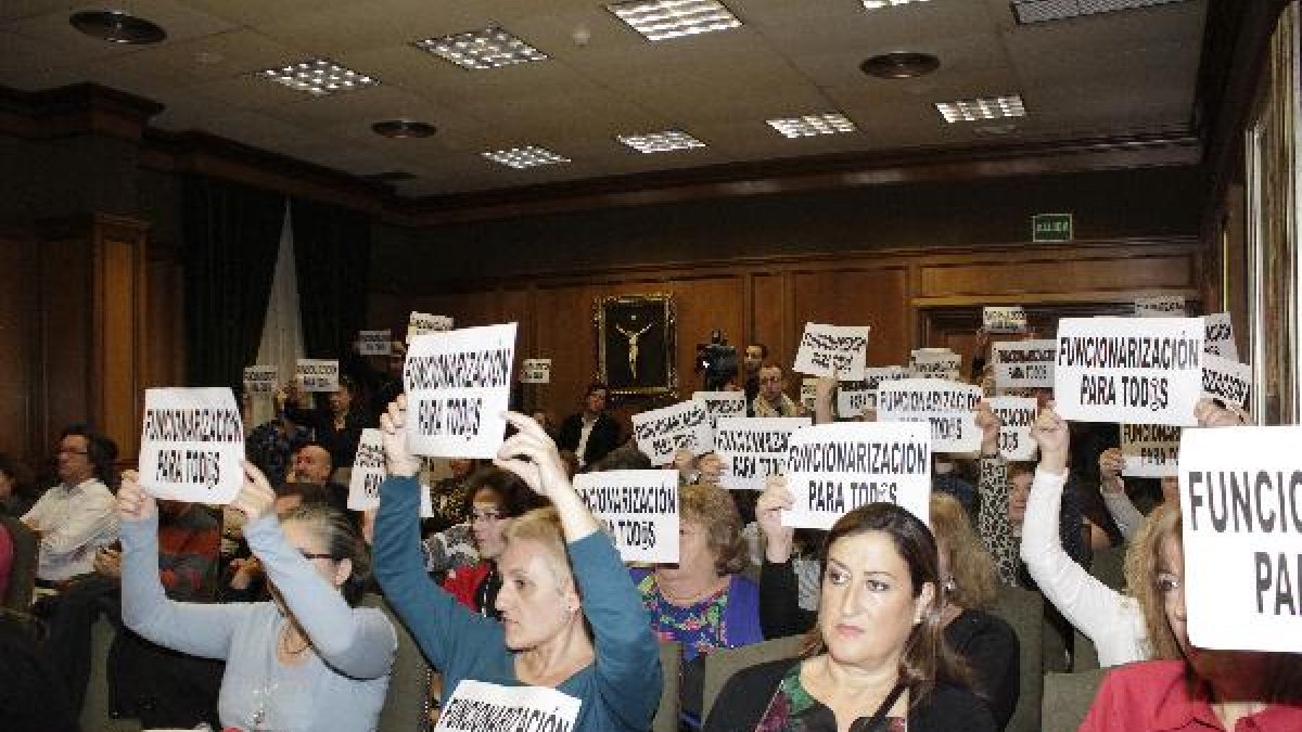 Trabajadoras que se quedan fuera del proceso de funcionarización