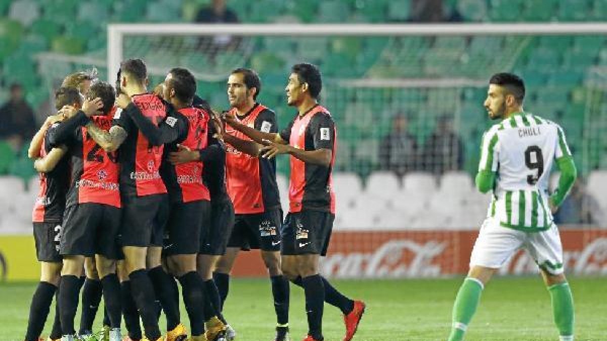 Celebración del Almería en el Villamarín.
