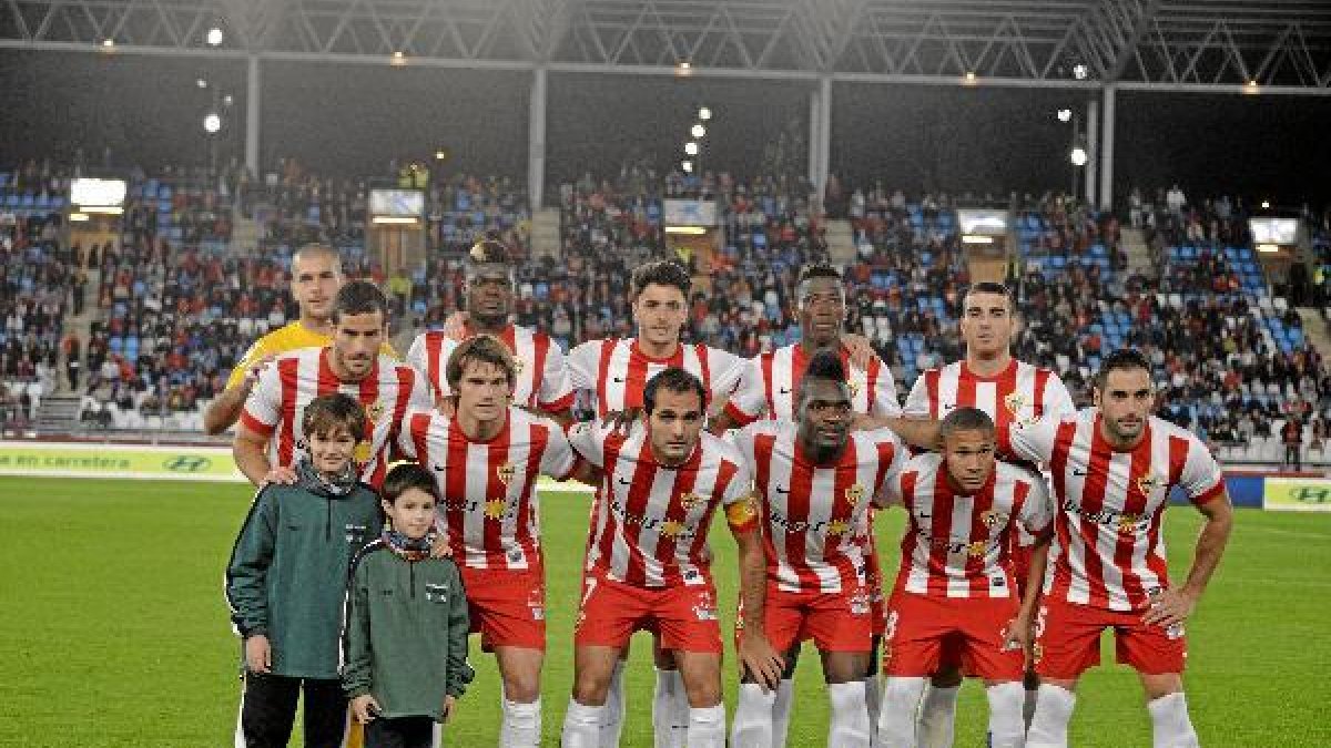El once del Almería ante el Rayo.
