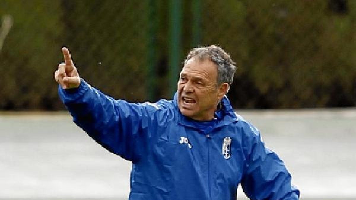 Caparrós empieza a notar la presión de los resultados.