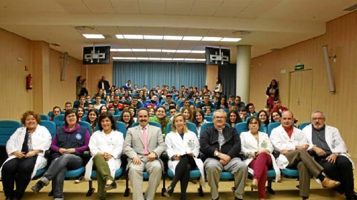 Autoridades sanitarias en un acto contra el VIH y Sida en el hospital La Inmaculada de Huércal Overa