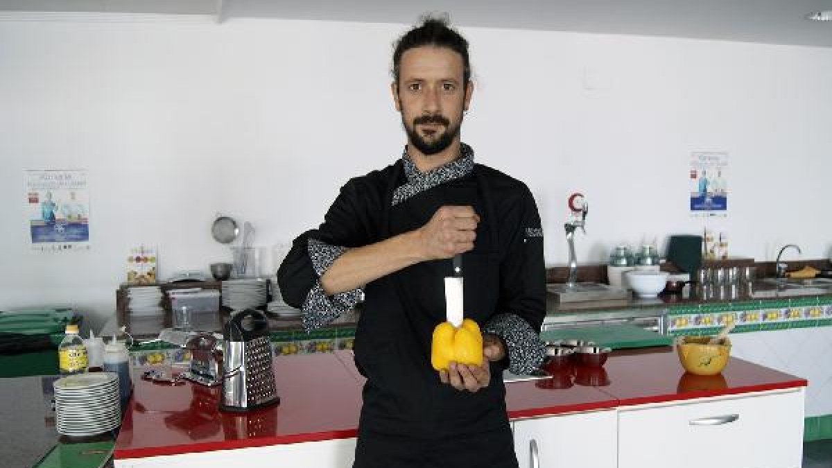 El profesor, en la Escuela de Hostelería.