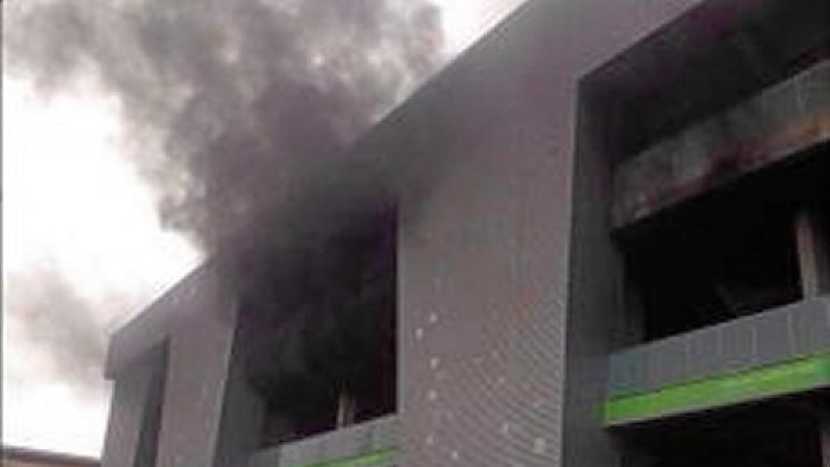 El incendio en Saint Etienne horas antes del partido ante el Lyon.