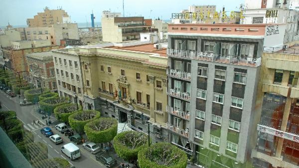 Sede de la Agencia Estatal de Administración Tributaria en el Paseo de Almería.