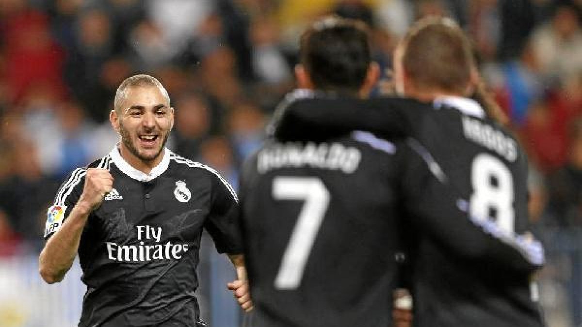 Los jugadores del Real Madrid celebran en La Rosaleda.
