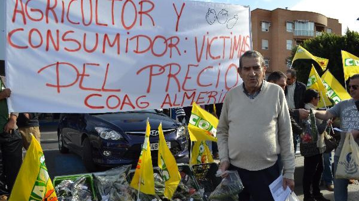 Coag ha repartido hortalizas entre los consumidores.
