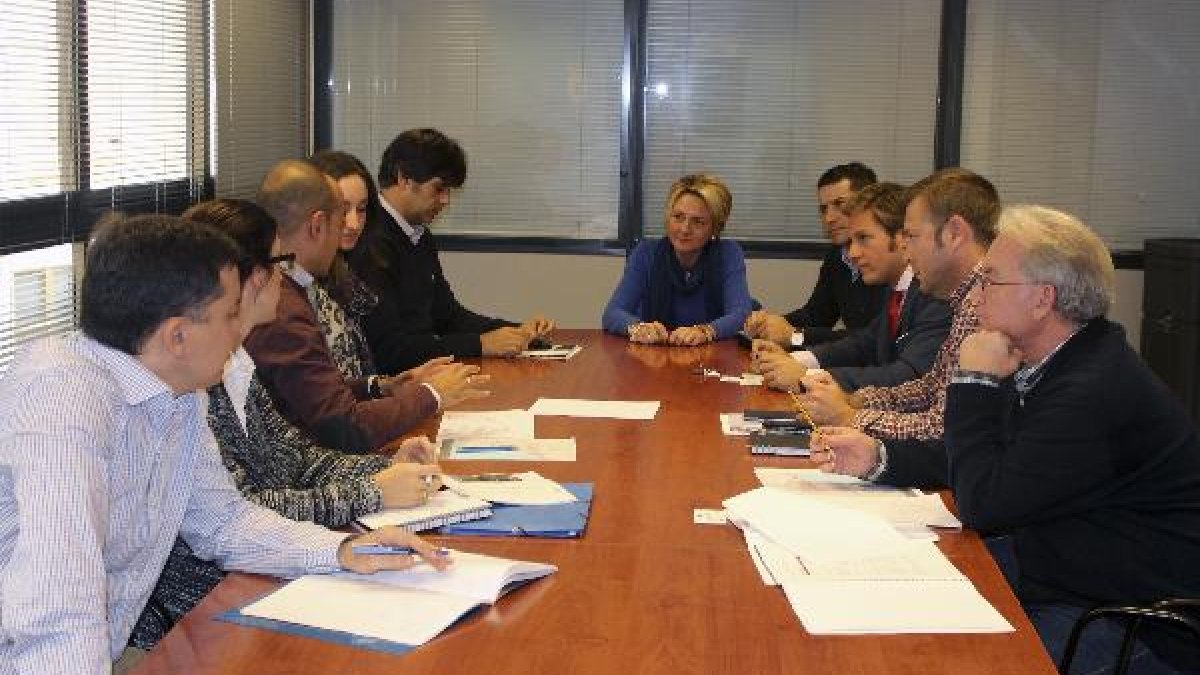 Reunión con el equipo redactor.