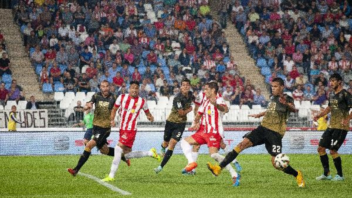 El Almería se ha atascado en el Mediterráneo.