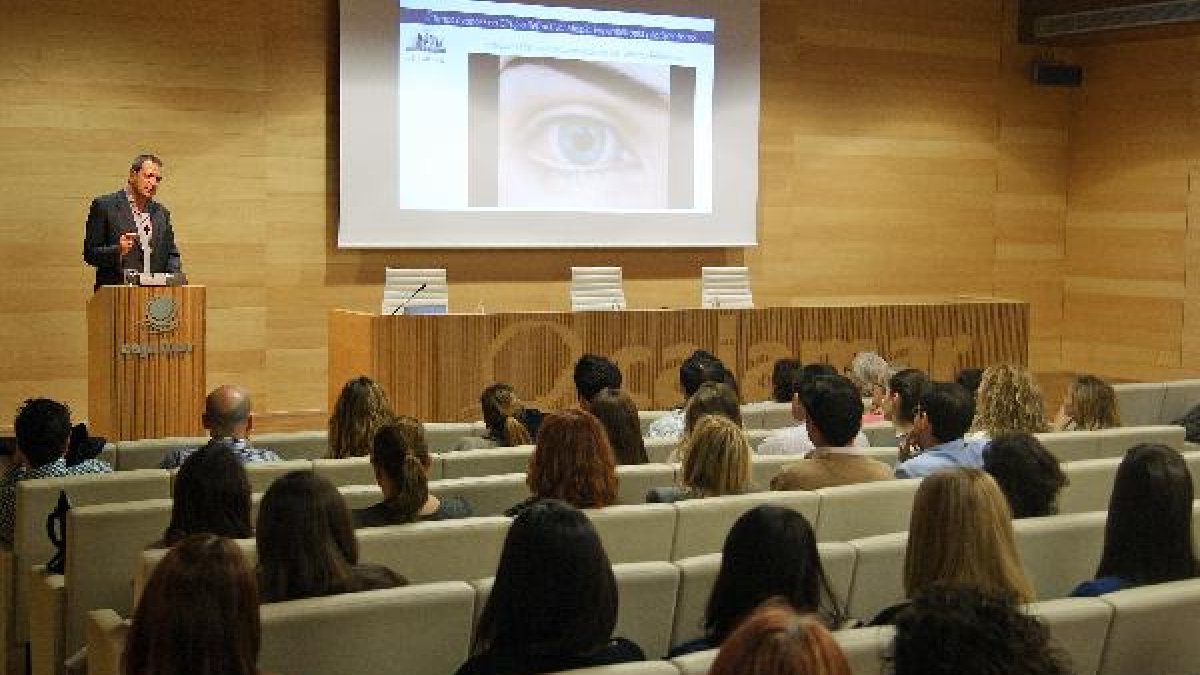 Conferencia del doctor Joaquín Fernández en Cajamar