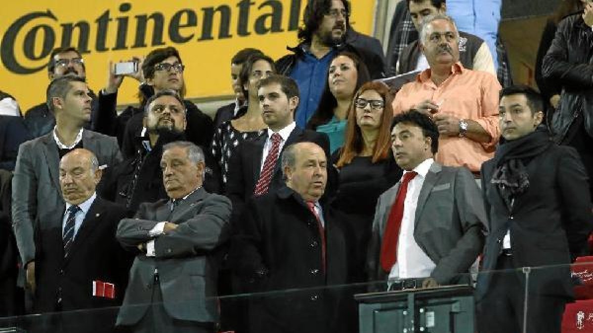 En la foto del palco no aparece Alfonso García.