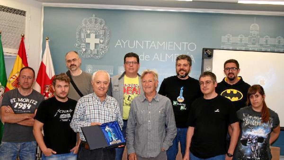 Foto de familia de los participantes en las Jornadas del Cómic.