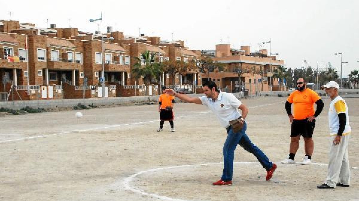 Juanjo Alonso quiso abrir la competición con este lanzamiento.