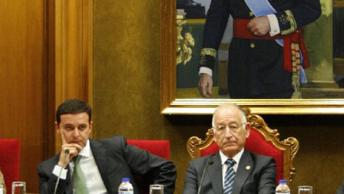 Gabriel Amat y Javier Aureliano García en el Pleno de ayer