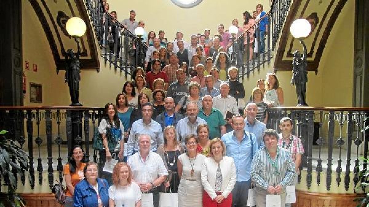 Foto de familia de alcaldes en la sede de la Junta.