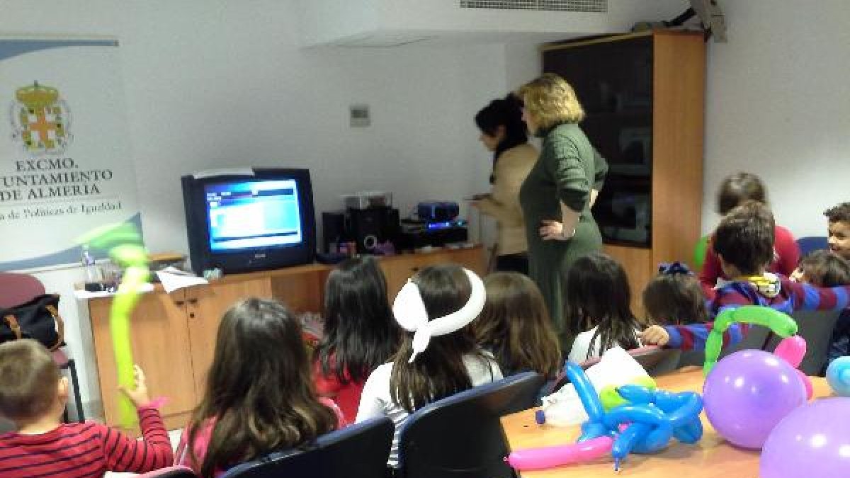 Escuela de Navidad en el Centro de la Mujer de la calle Alcalde Muñoz.