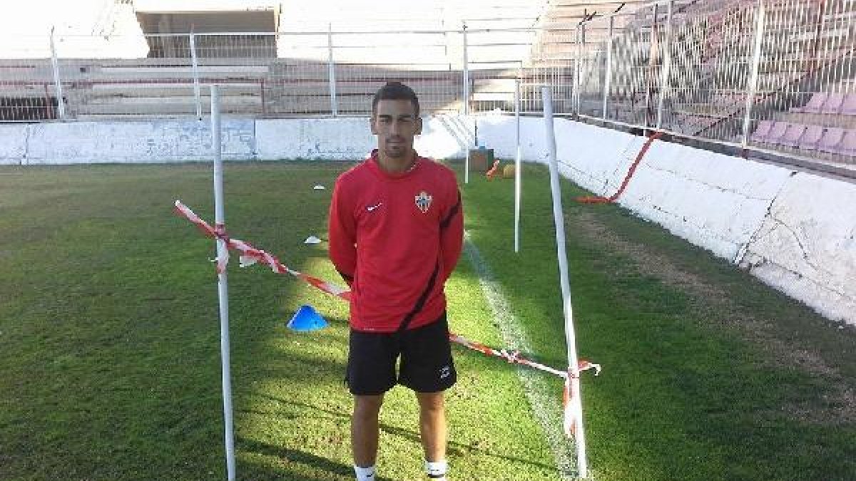 Dani Romera posa la LA VOZ en el Juan Rojas.