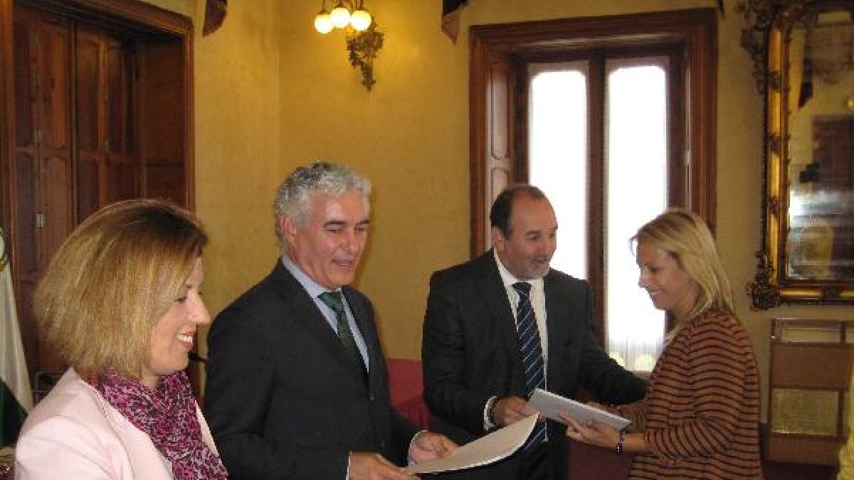 La Junta  busca que los jóvenes puedan acceder a las explotaciones agrícolas.