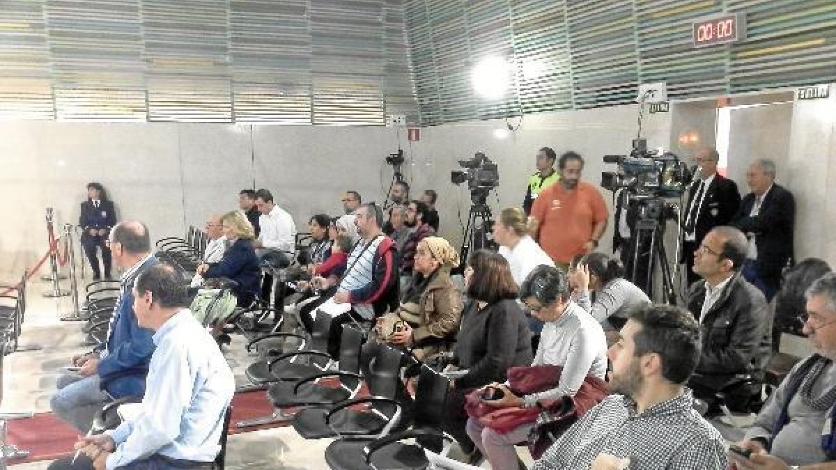 Público en el Pleno del Ayuntamiento de Almería