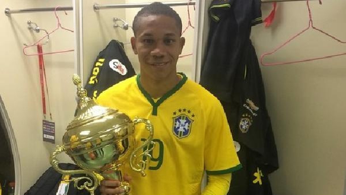 Wellington jugó con Brasil en China.