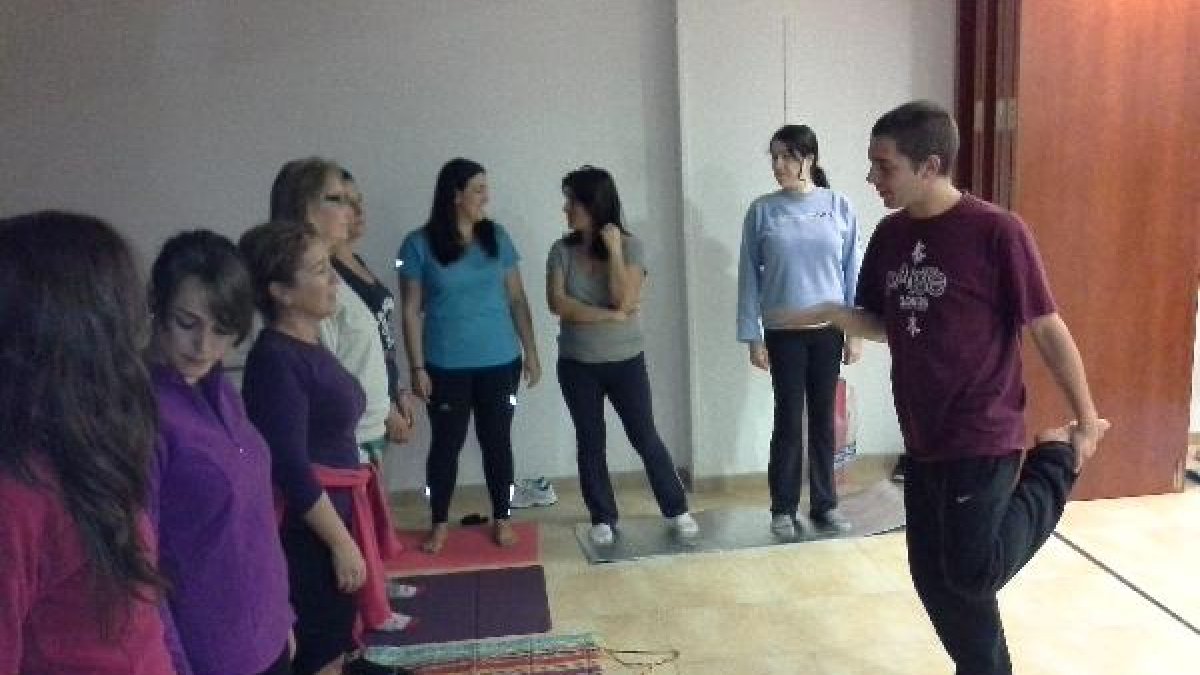 Curso de yoga en el Colegio Oficial de Enfermería de Almería.