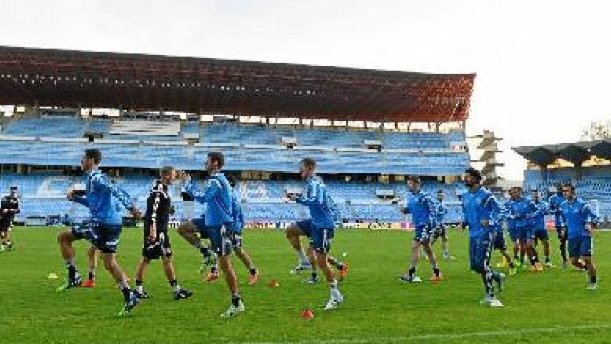 los jugadores alemanes entrenando en Balaídos.