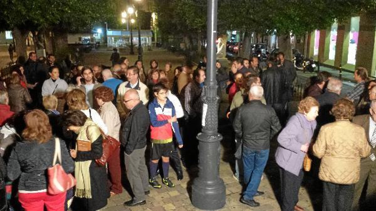 Reunión el pasado viernes en la plaza Virgen del Mar