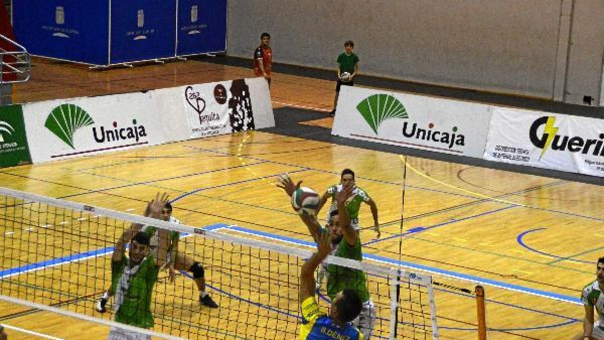 Una jugada del Unicaja Almería.