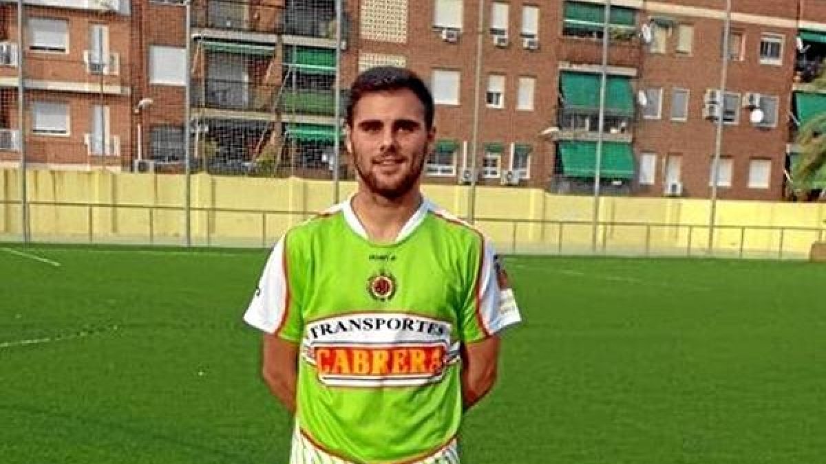 Carlos Pérez, con la camiseta del Huércal-Overa.