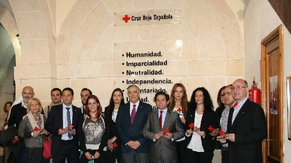 El presidente de Cruz Roja con los empresarios que colaboran con el Plan de Empleo de la Organizació