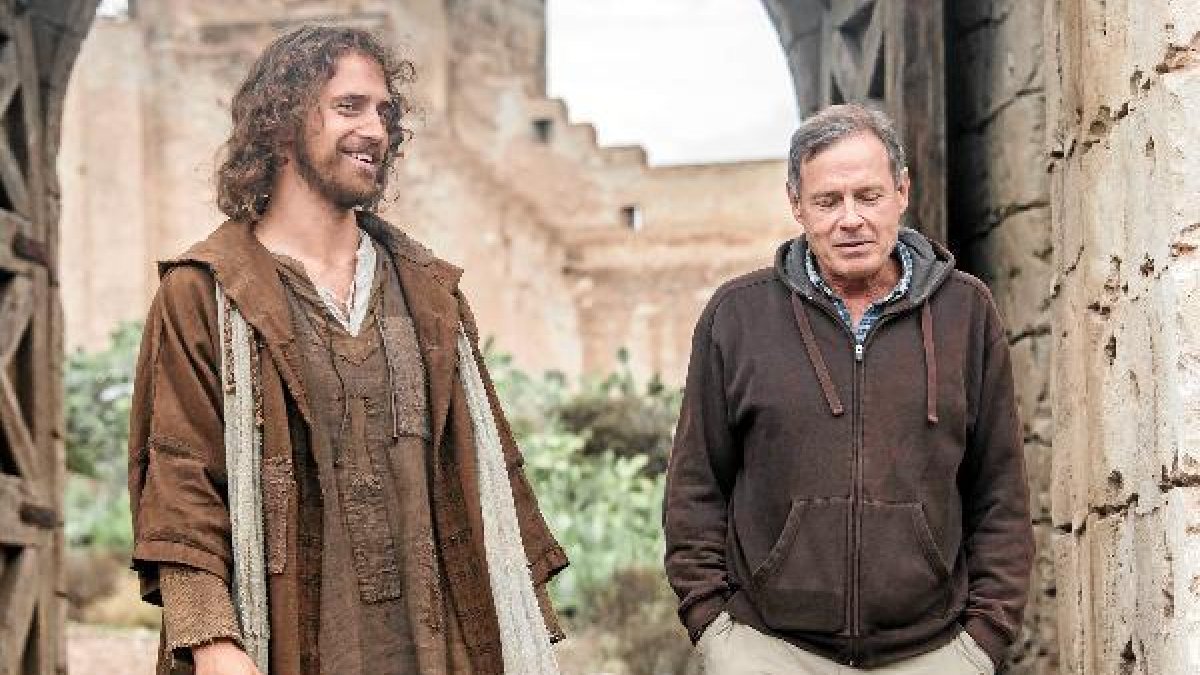 Stephen Hagan y Kevin Reynolds, actor y director de ‘Clavius’, en una pausa del rodaje en La Hoya.
