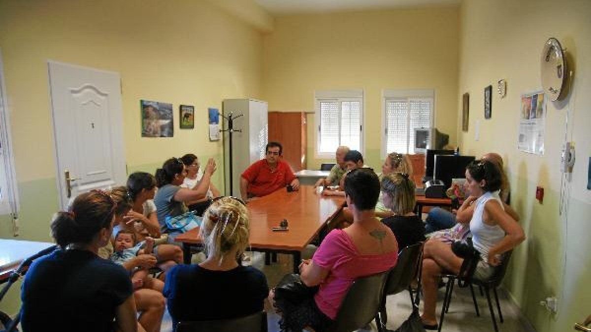 Reunión con los padres para estudiar la situación de la guardería.