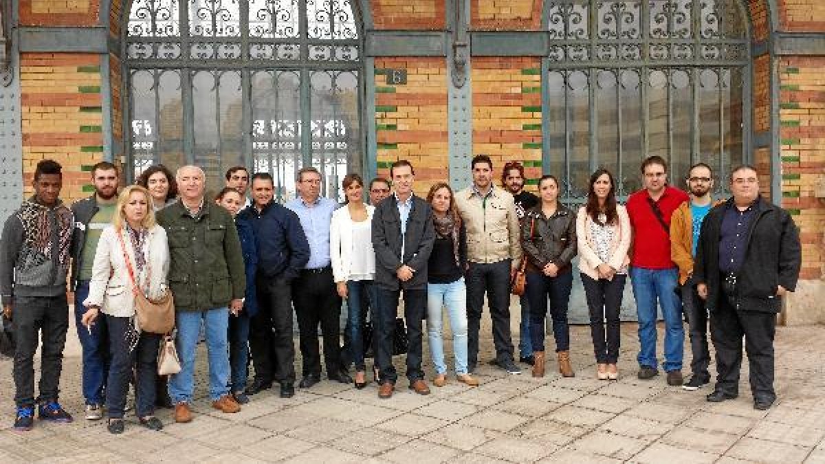 El senador y candidato socialista al Ayuntamiento de Almería, en el centro.