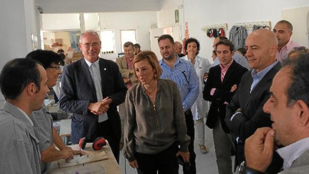 Responsables de administraciones e instituciones involucradas durante la firma La voz