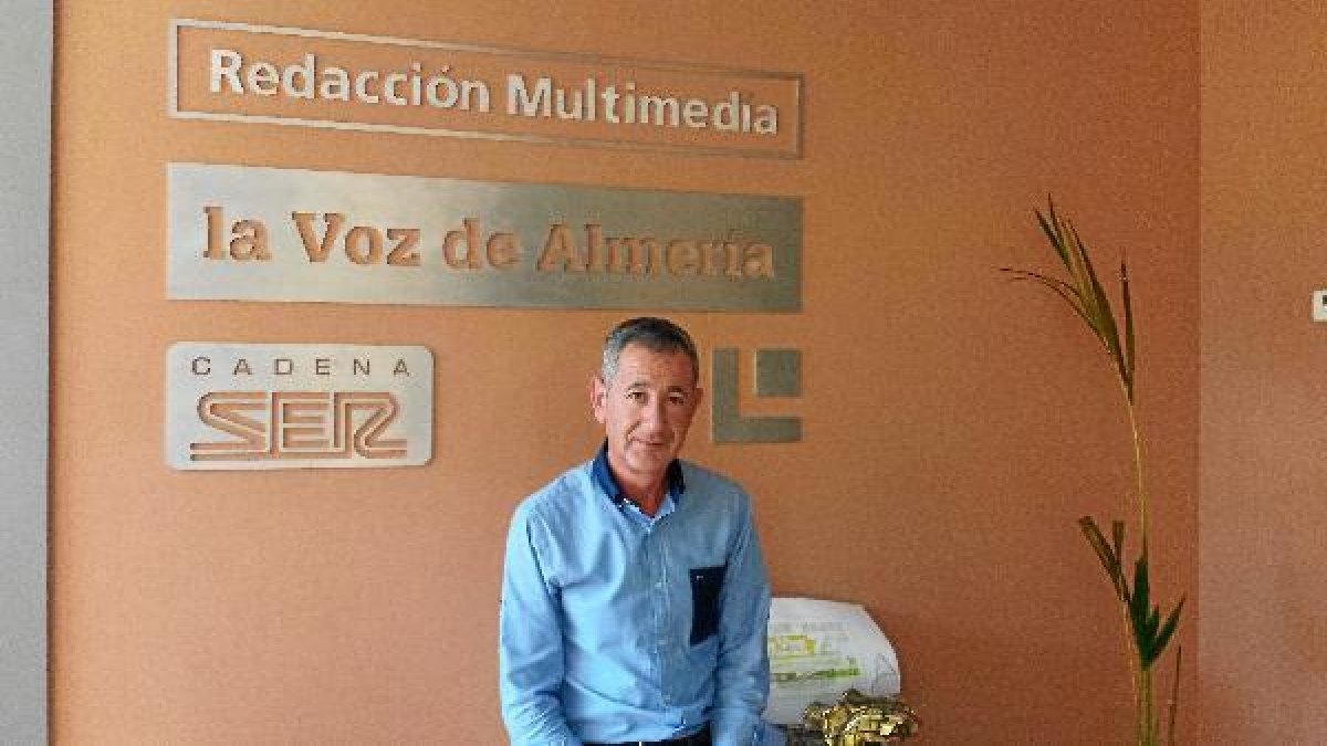 El alcalde Guillermo Mesas, en la redacción de La Voz de Almería.