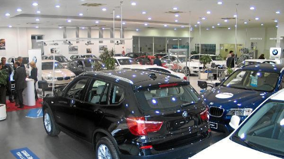 Concesionario de vehículos en la provincia