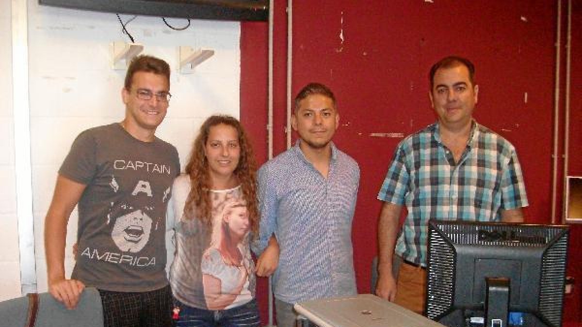 Los empleados del Almería en la sede.