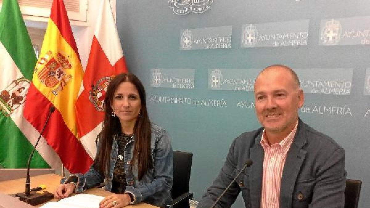 Inés Plaza y Joaquín Jiménez durante la rueda de prensa