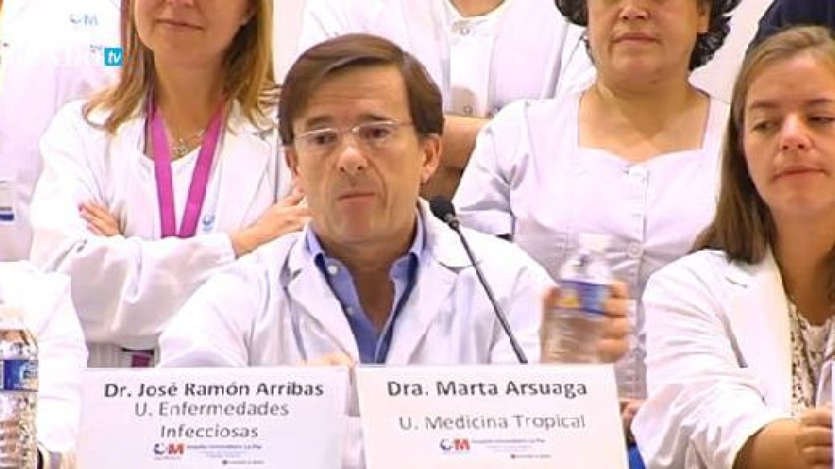 el equipo médico del Carlos III, en la rueda de prensa de esta mañana.